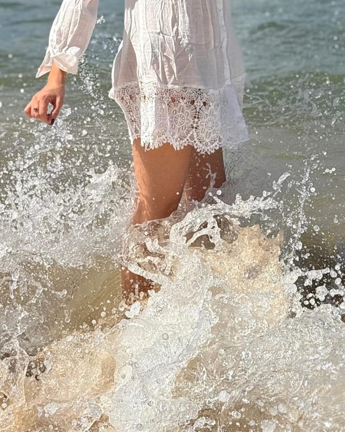 Dra. Luana Figuerêdo entrando no mar